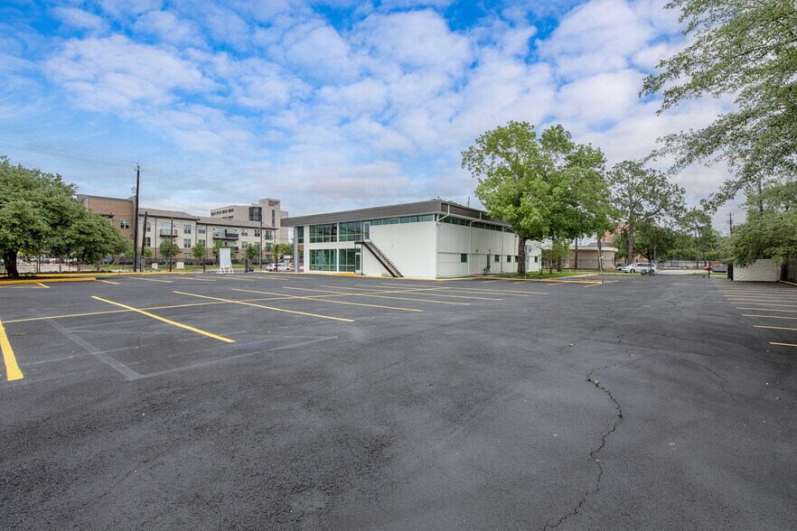 More Photos Of 8845 Long Point Rd, Houston Medical For Lease