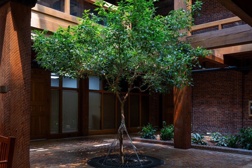 More Photos Of 171 Church St, Charleston Office For Lease