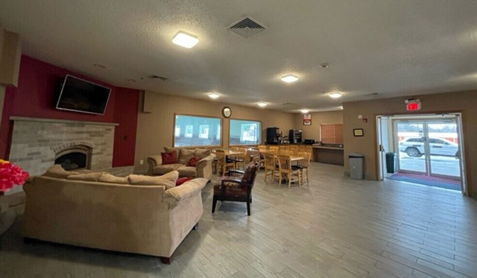 More Photos Of 717 E Bannerman Ave, Redgranite Hotel For Sale