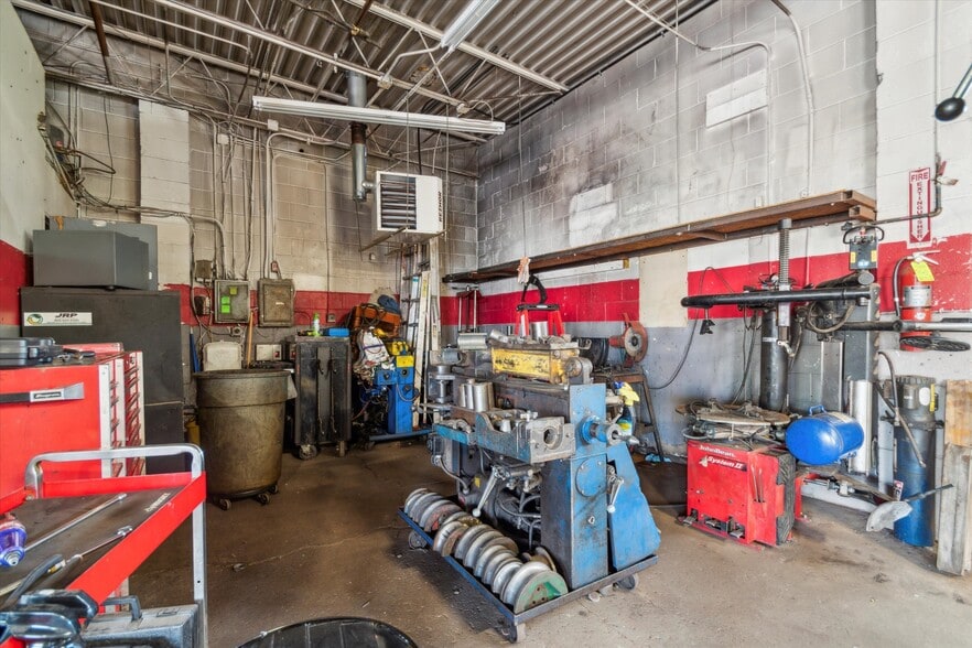 More Photos Of 555 Us Highway 13, Bristol General Retail For Sale