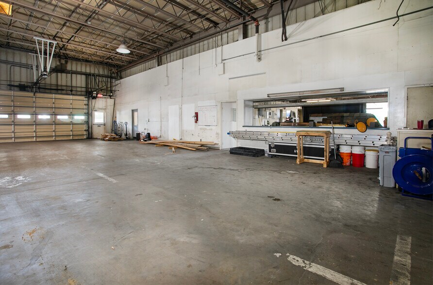 More Photos Of 127 SH 31, Longview Distribution For Lease
