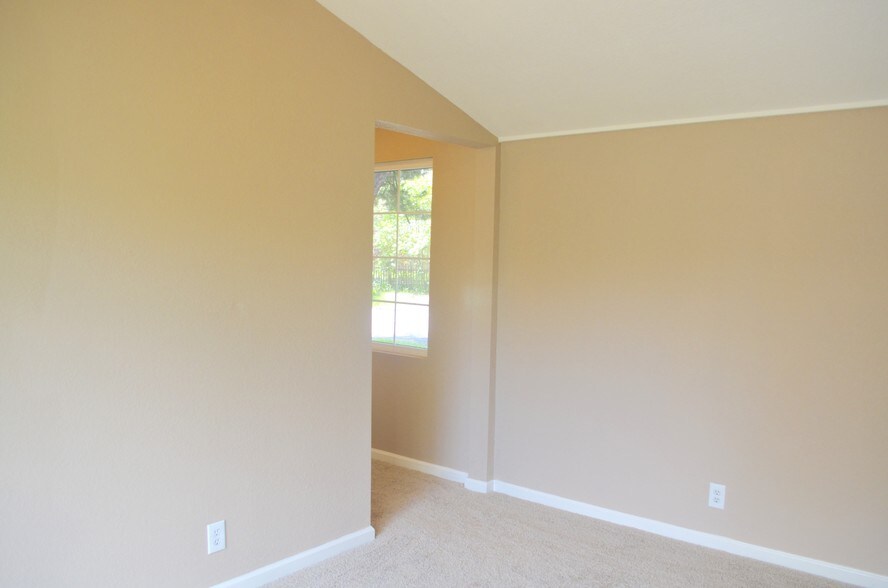 More Photos Of 5800 Valley Dr, Felton Apartments For Sale