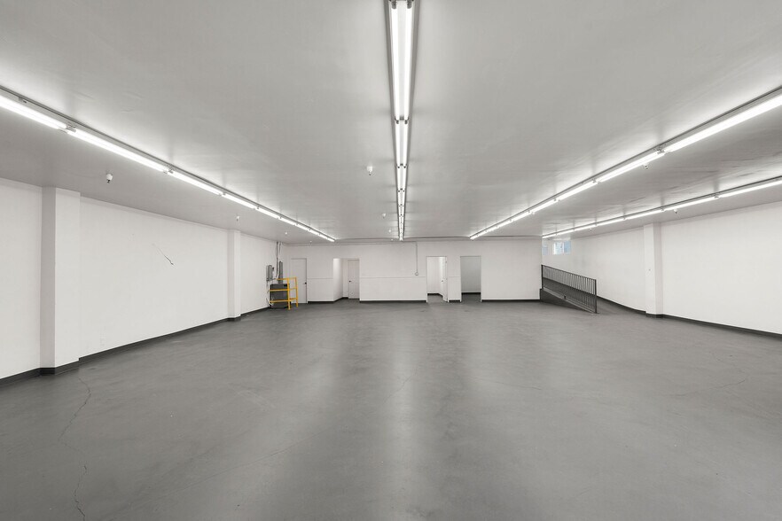 More Photos Of 3301 Maple Ave, Los Angeles Unknown For Lease