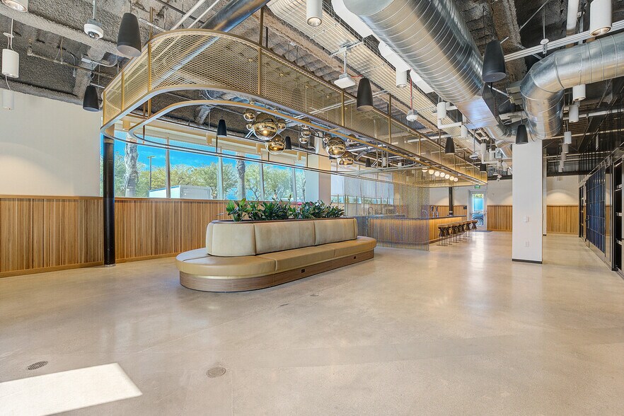 More Photos Of 1377 N Serrano Ave, Los Angeles Loft Creative Space For Lease