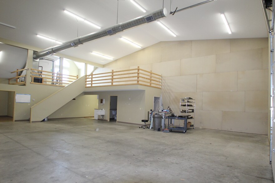 Primary Photo Of 8691 Wadsworth Rd, Wadsworth Light Manufacturing For Lease