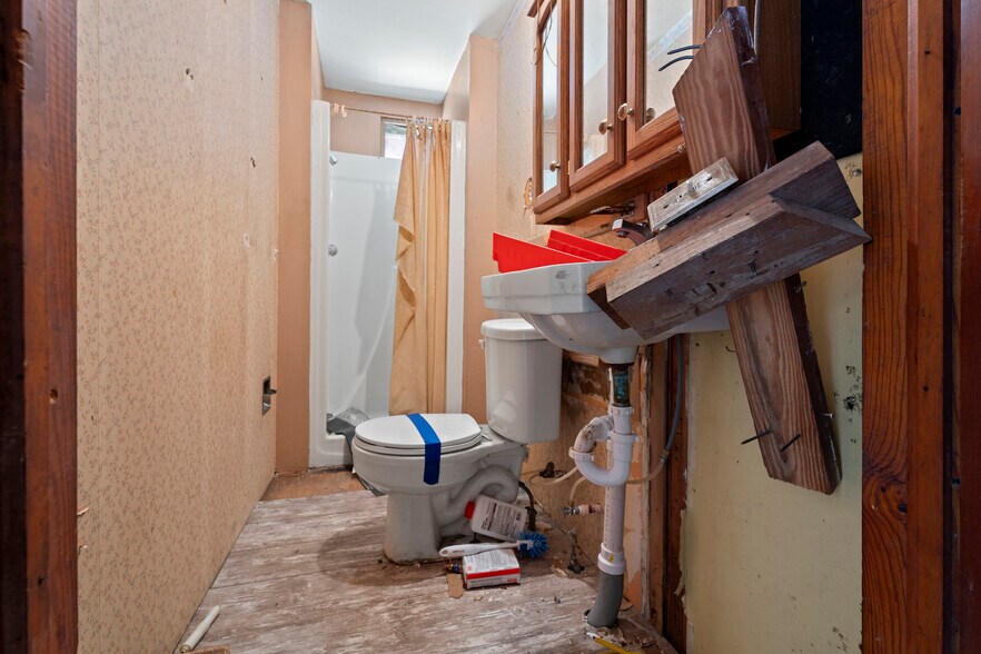 More Photos Of 300 Range St, Marshall Multifamily For Sale