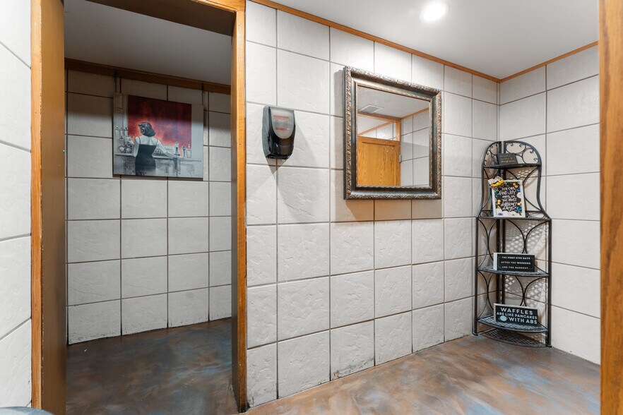 More Photos Of 4305 Portage St NW, Canton Restaurant For Sale