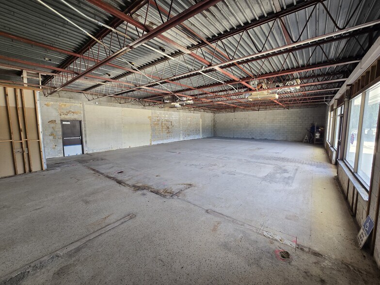 More Photos Of 8801 20th St, Vero Beach Convenience Store For Sale