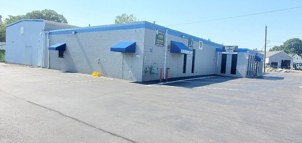 More Photos Of 60 Walnut Grove Ave, Cranston Showroom For Lease