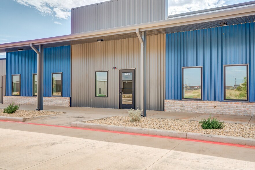More Photos Of 3229 118th St, Lubbock Distribution For Sale