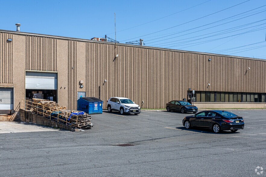 More Photos Of 195 Carter Dr, Edison Warehouse For Lease