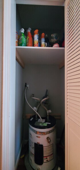 More Photos Of 2024 Madison St, Everett Office For Sale