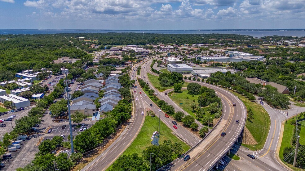 More Photos Of 913 Gulf Breeze Pky, Gulf Breeze General Retail For Sale