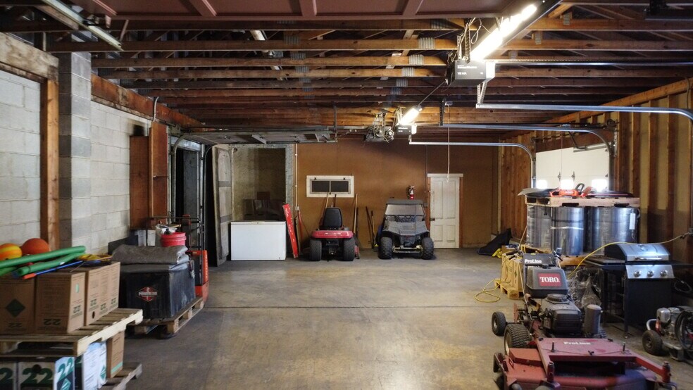 More Photos Of 36 Hull Ave, Clintondale Industrial For Sale