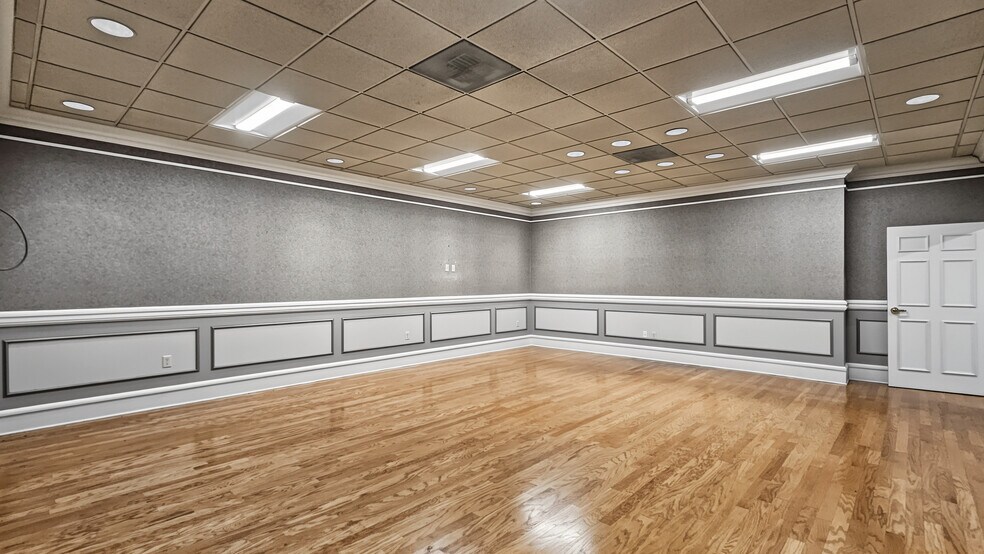 More Photos Of 112 N Jefferson St, Athens Bank For Lease