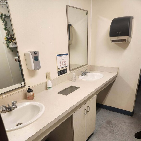 More Photos Of 3096 State Route 99 S, Willard General Retail For Sale