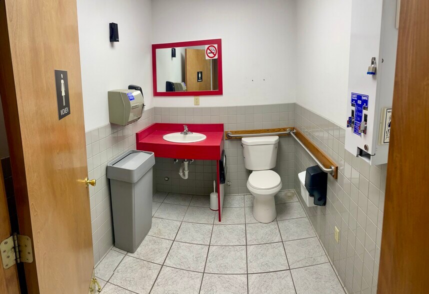 More Photos Of 2390 Highway 93, Hollister Service Station For Lease