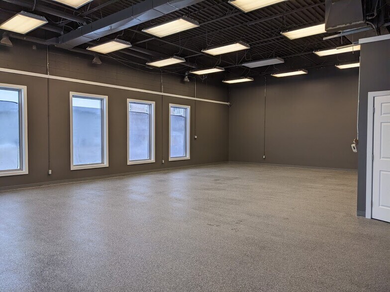 More Photos Of 8308 Fraser Ave, Fort McMurray Showroom For Sale