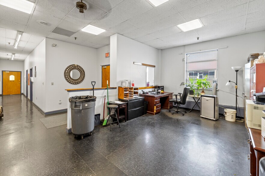 More Photos Of 281 N Main St, Brockton Flex For Sale