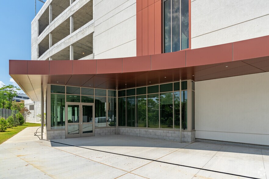 More Photos Of 2890 Review Ave, Long Island City Warehouse For Lease