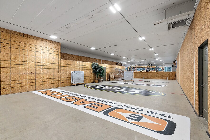 More Photos Of 47979 Van Dyke, Shelby Township Freestanding For Sale