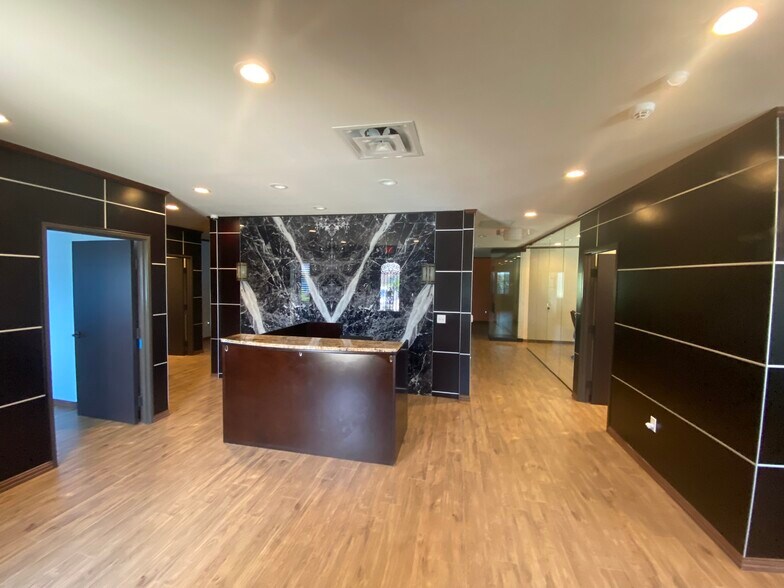 More Photos Of 1050 W Campbell Rd, Richardson Medical For Sale