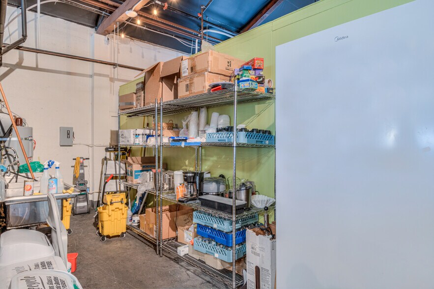 More Photos Of 420 N Main St, Prineville Restaurant For Sale