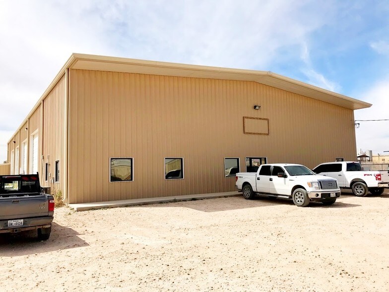 More Photos Of 250 Solo Rd, Odessa Warehouse For Lease