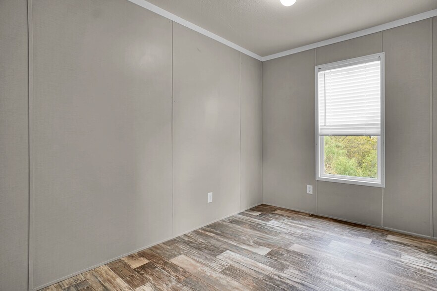 More Photos Of 42851 E County Road 1470, Lone Wolf Land For Sale