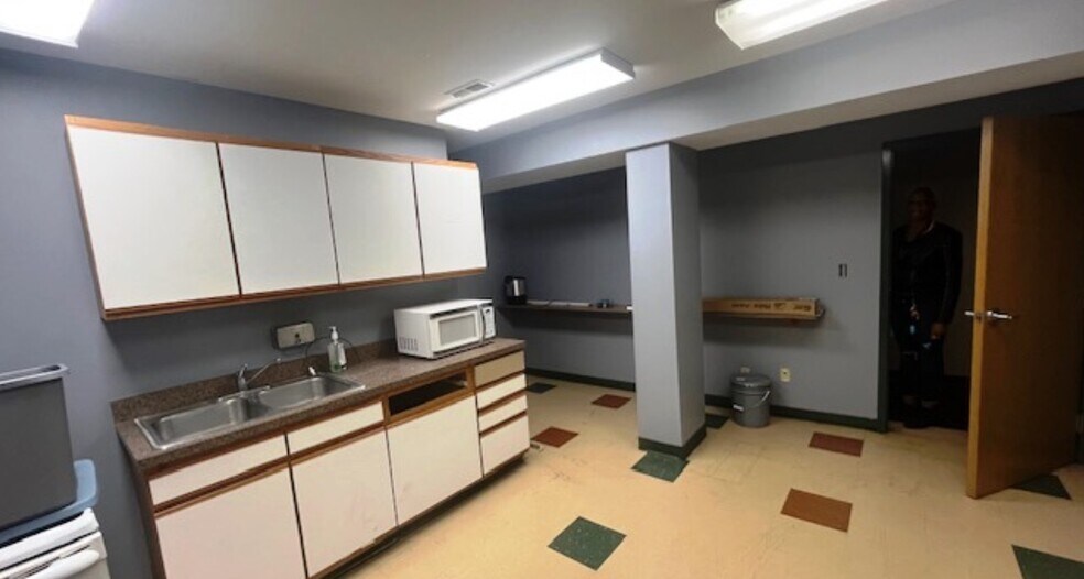 More Photos Of 1100 Salem Ave, Dayton Medical For Sale