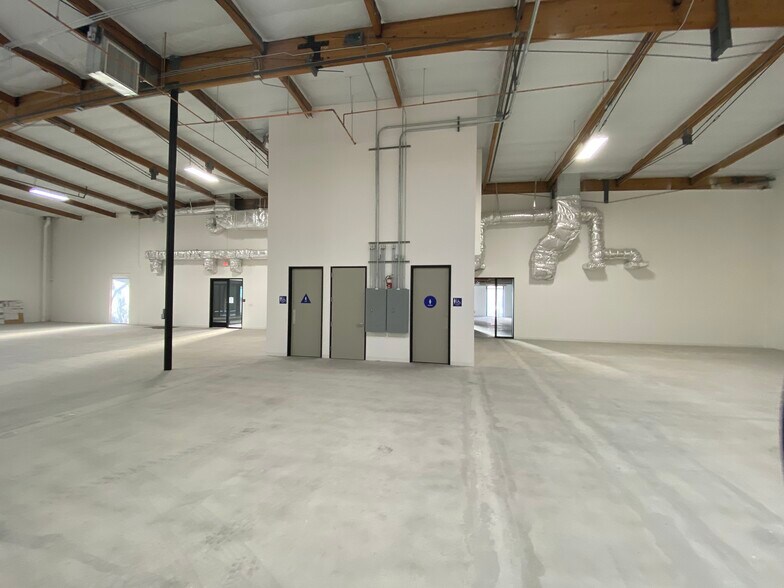 More Photos Of 9207 Eton Ave, Chatsworth Warehouse For Lease