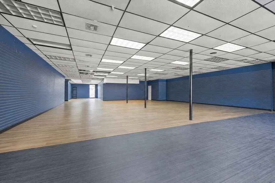 More Photos Of 5 Northern Blvd, Great Neck Apartments For Lease