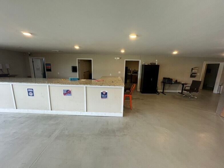 More Photos Of 804 W Mitchell St, Adel Distribution For Lease