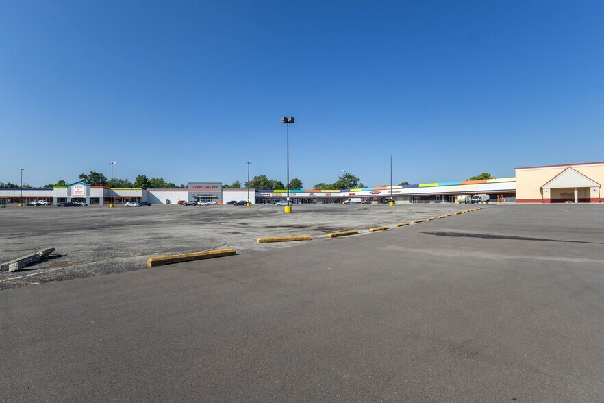 More Photos Of 8939 E 38th St, Indianapolis Unknown For Lease