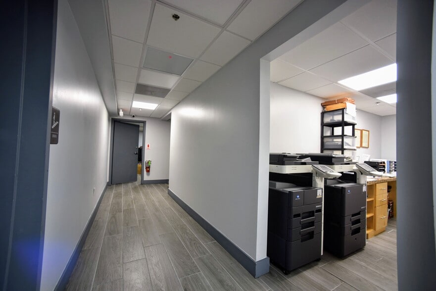 More Photos Of 14000-14046 NW 82nd Ave, Miami Lakes Light Distribution For Lease