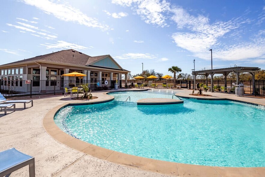 More Photos Of 2207 W San Antonio St, Lockhart Land For Sale