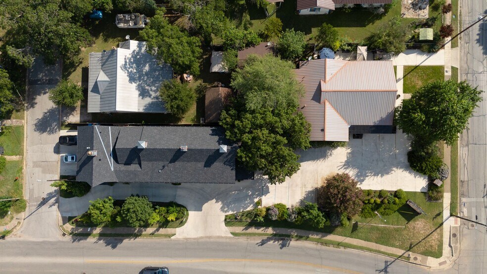 More Photos Of 504 Tivy St, Kerrville Flex For Sale