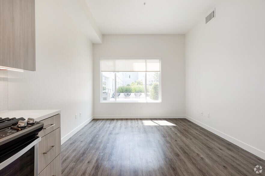 More Photos Of 1200 S Broadway, Los Angeles Apartments For Lease