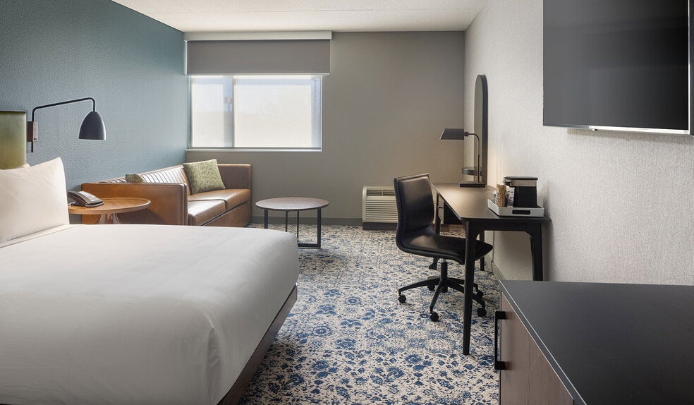 More Photos Of 4960 Towne Centre Rd, Saginaw Hotel For Sale
