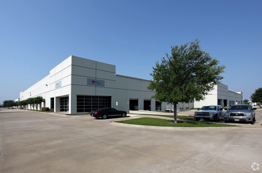 More Photos Of 1500 Luna Rd, Carrollton Warehouse For Lease