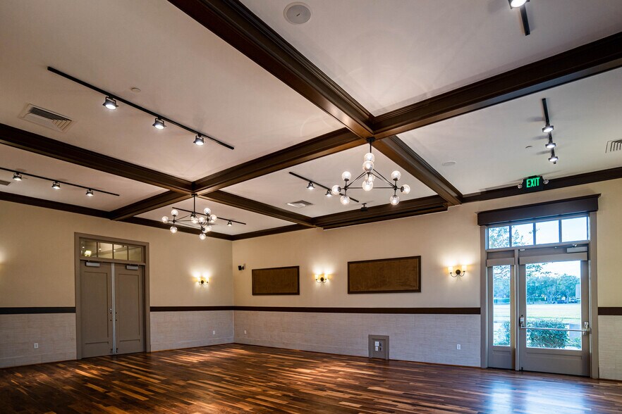 More Photos Of 16555 Creek Bend Dr, Sugar Land Freestanding For Sale