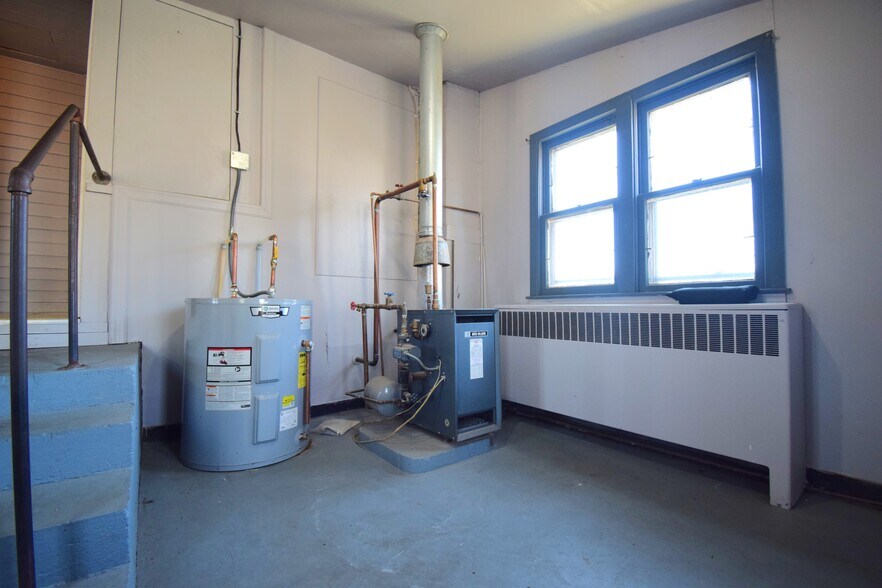 More Photos Of 102 N Park St, Sesser Restaurant For Sale