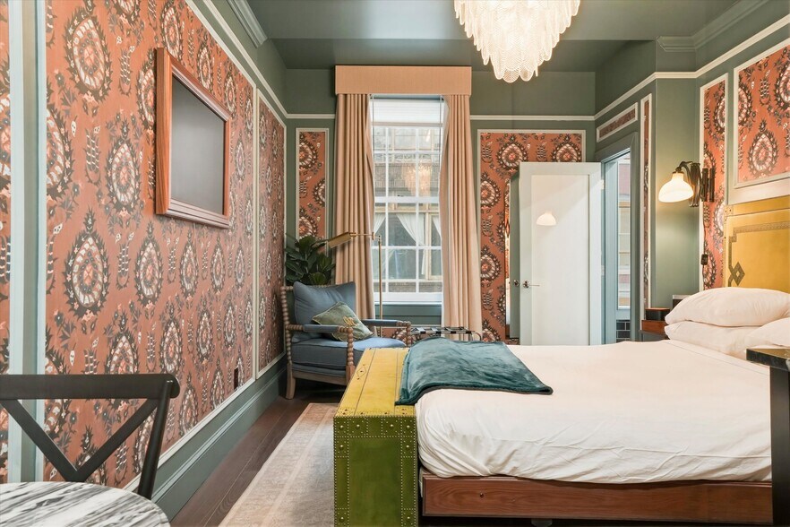 More Photos Of 140 N 2nd St, Philadelphia Hotel For Sale