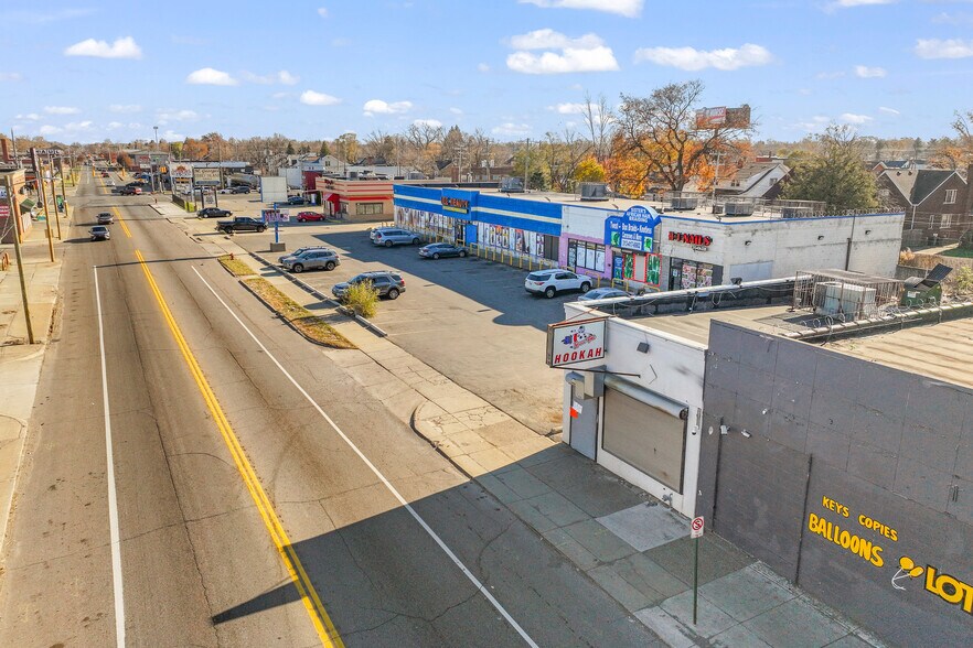 More Photos Of 7606 E 7 Mile Rd, Detroit Storefront For Sale