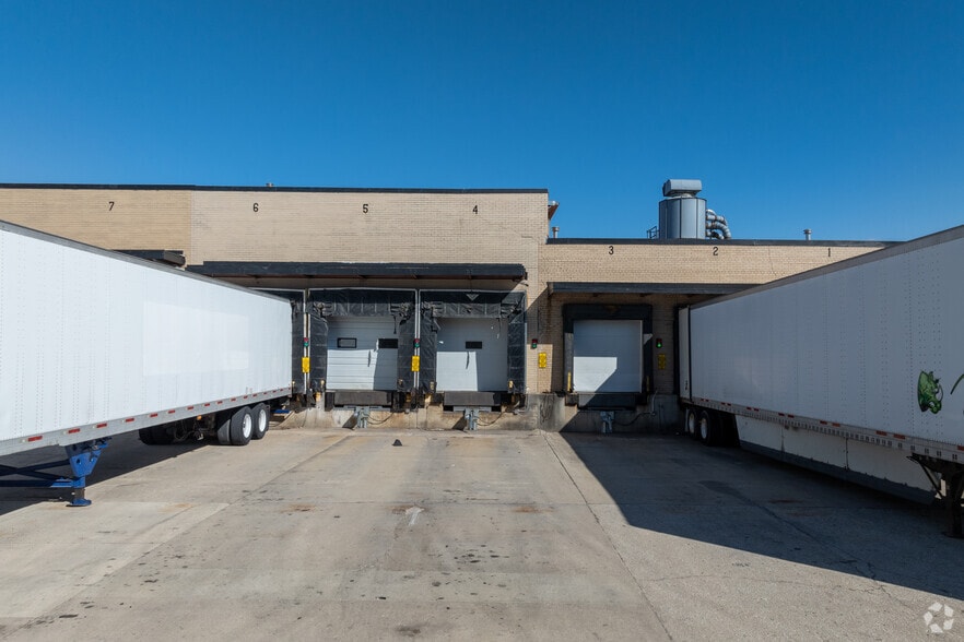 More Photos Of 2000 N Mannheim Rd, Melrose Park Warehouse For Sale