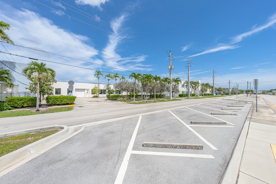 More Photos Of 3000-3004 SW 2nd Ave, Fort Lauderdale Unknown For Lease