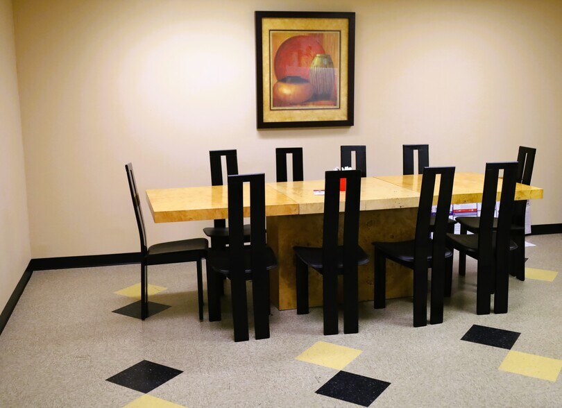 More Photos Of 7458 N Tamiami Trl, Sarasota Medical For Sale