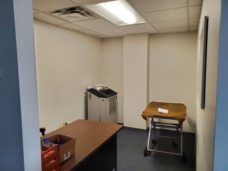 More Photos Of 2641 William St, Buffalo Showroom For Sale