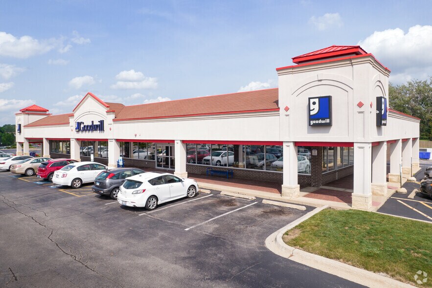 Primary Photo Of 840-990 W Algonquin Rd, Arlington Heights Unknown For Lease