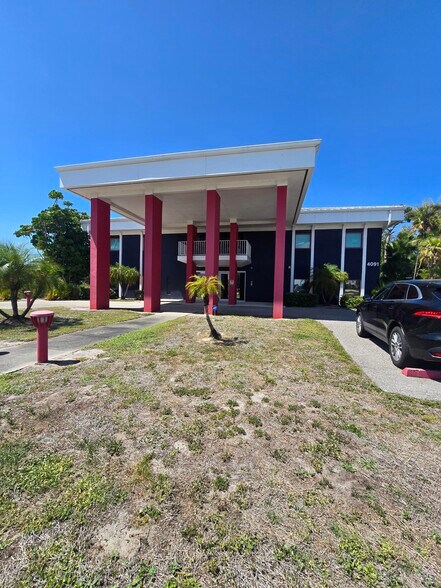 More Photos Of 4091 Colonial Blvd, Fort Myers Office Residential For Sale